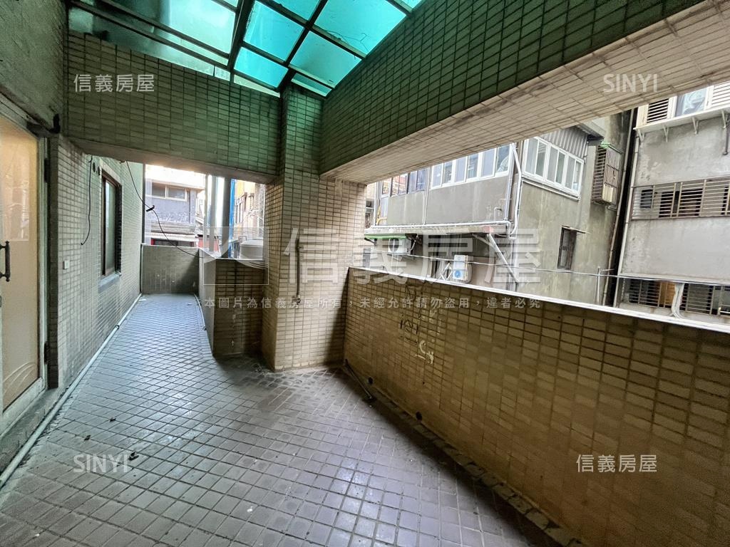 基隆近玉山銀行優質辦公房屋室內格局與周邊環境