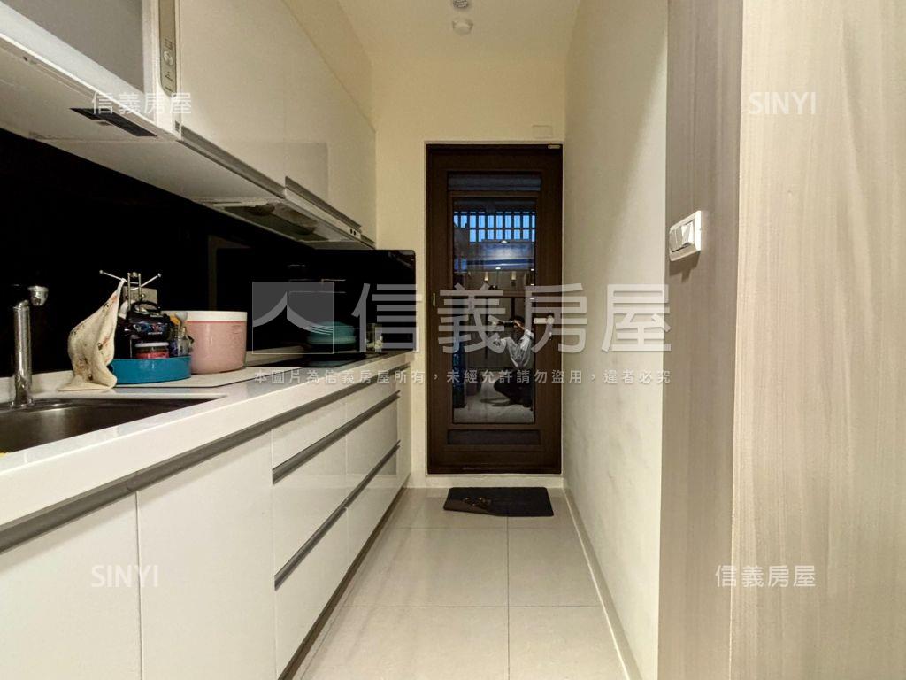 專ｉ世界Ｄ３次高３房平車房屋室內格局與周邊環境