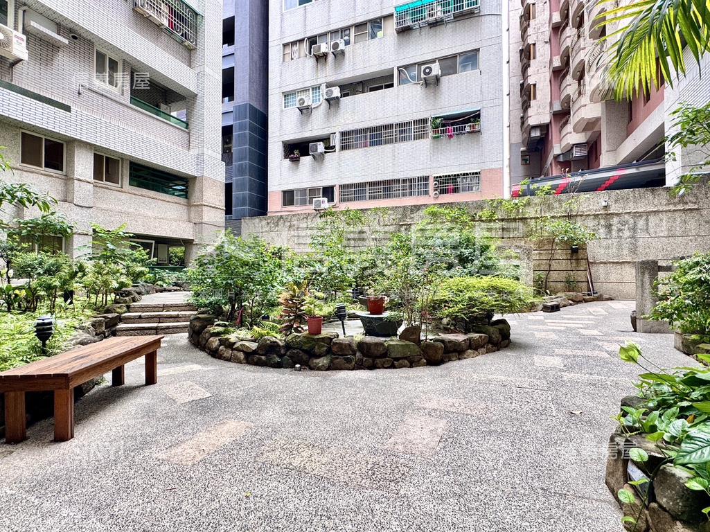 近巨蛋稀有高樓三房平車房屋室內格局與周邊環境