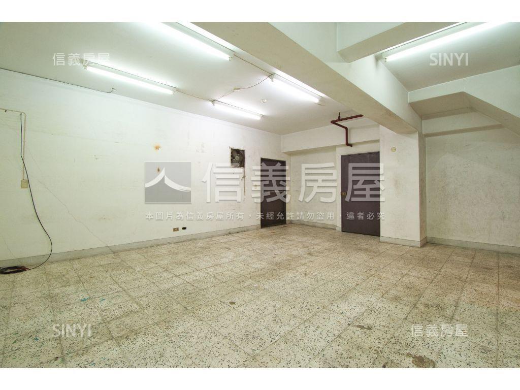 黃金邊間大面寬店面房屋室內格局與周邊環境