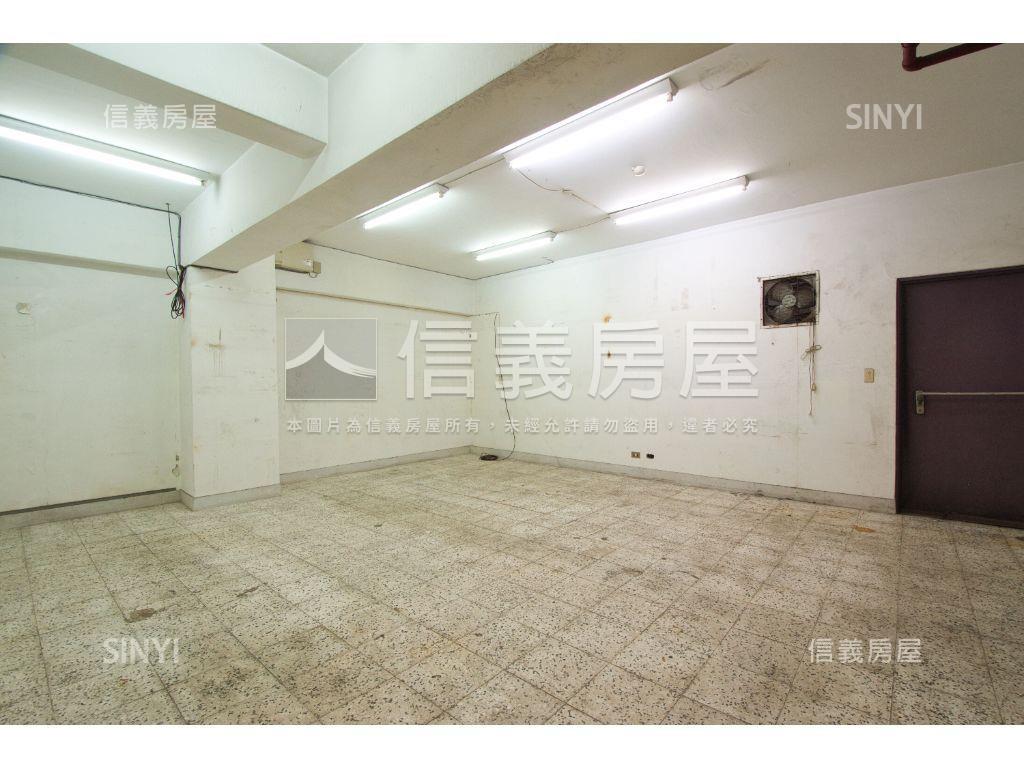 黃金邊間大面寬店面房屋室內格局與周邊環境