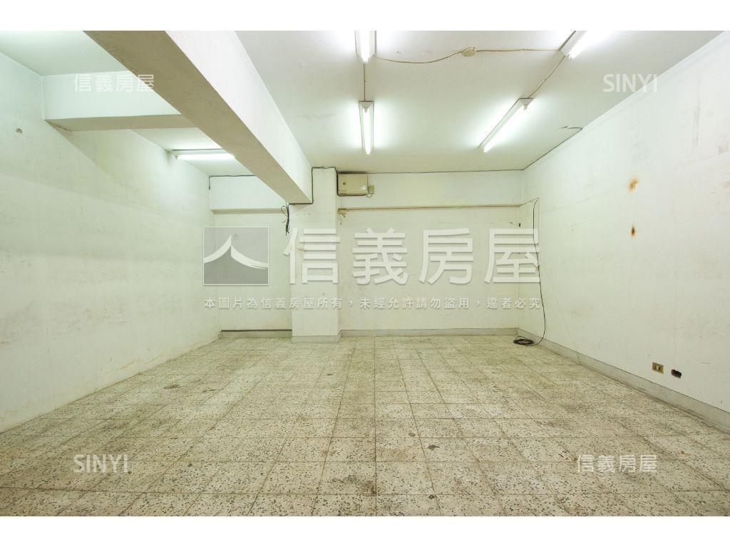 黃金邊間大面寬店面房屋室內格局與周邊環境