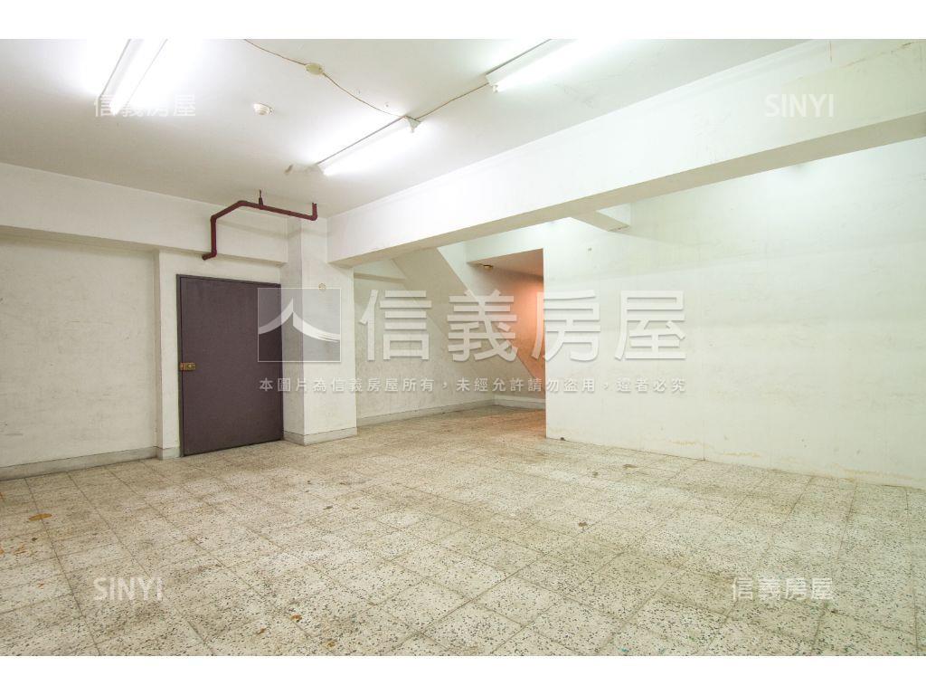 黃金邊間大面寬店面房屋室內格局與周邊環境