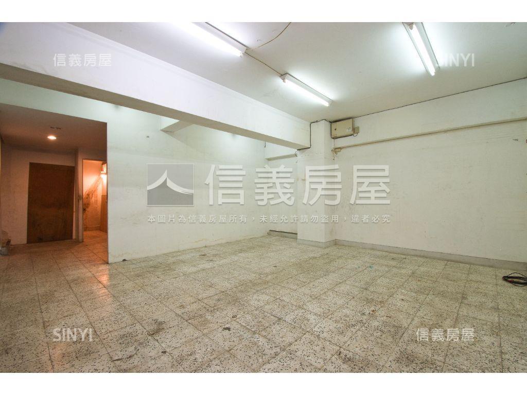 黃金邊間大面寬店面房屋室內格局與周邊環境