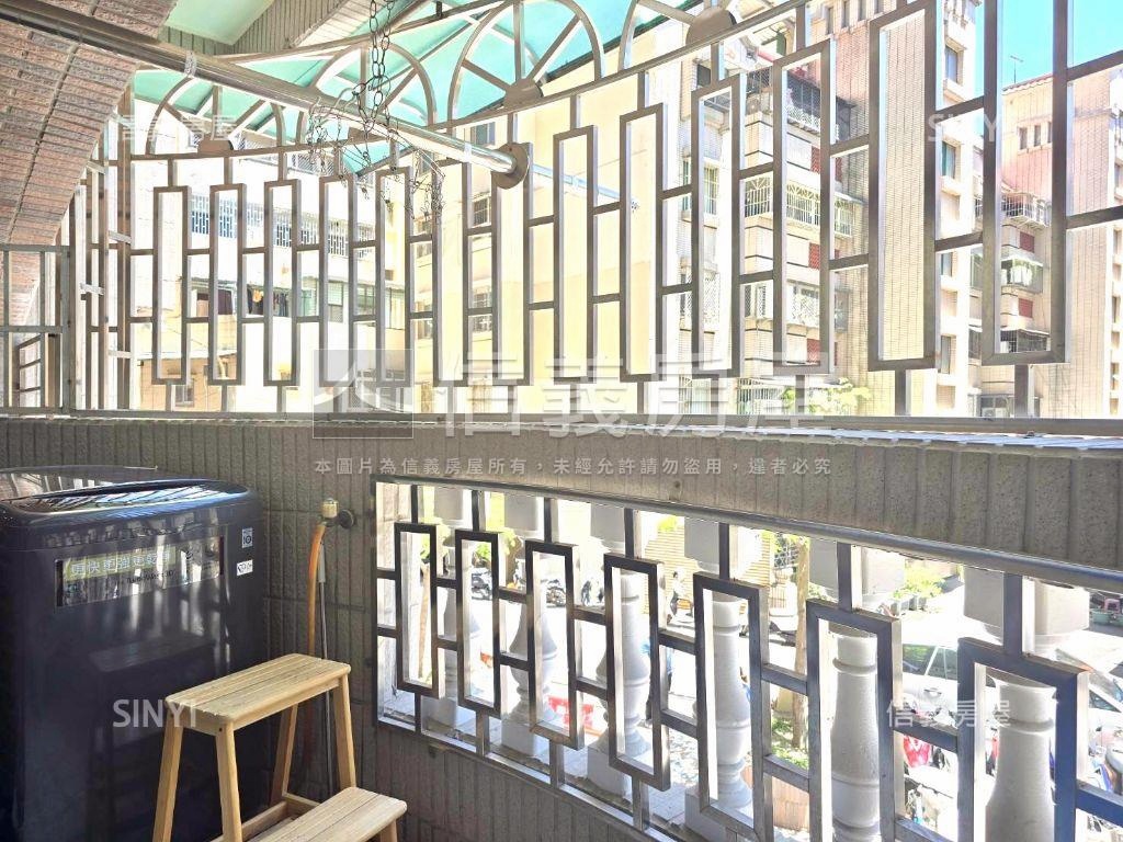 農十六近輕軌稀有店面房屋室內格局與周邊環境