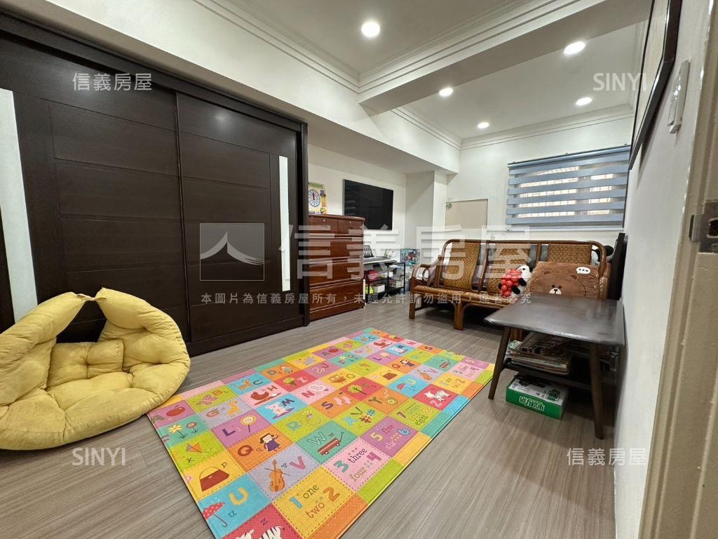 農十六近輕軌稀有店面房屋室內格局與周邊環境