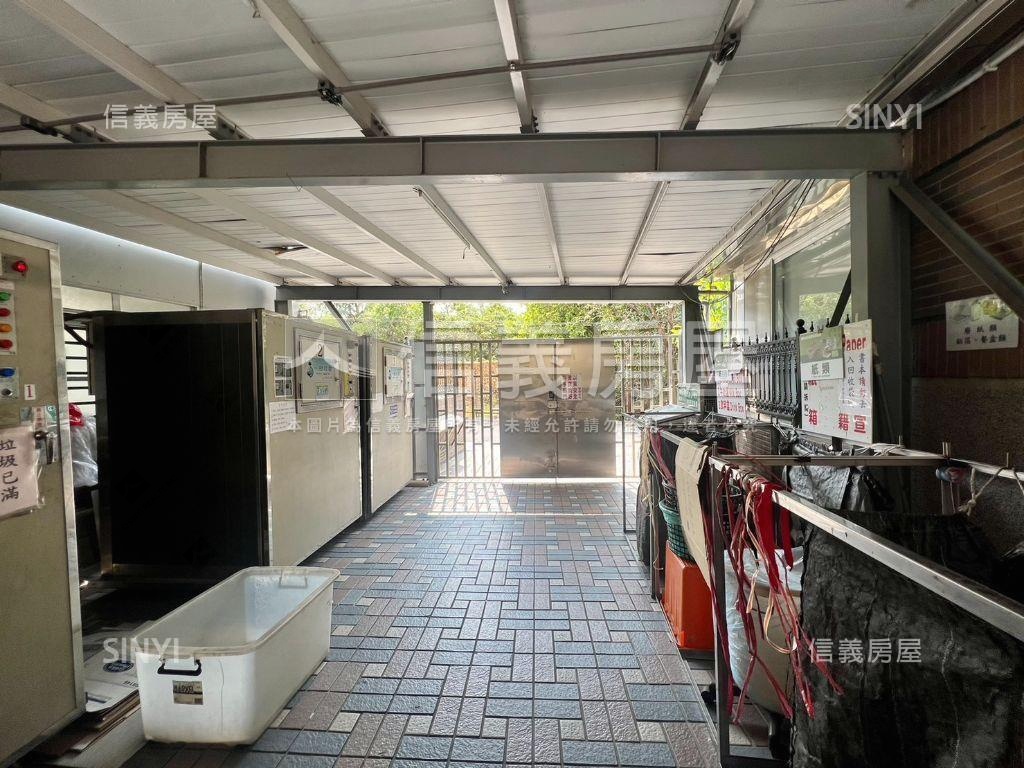 農十六近輕軌稀有店面房屋室內格局與周邊環境