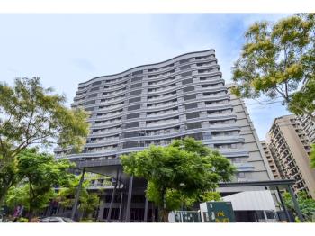 高鐵區店面三個平面車位