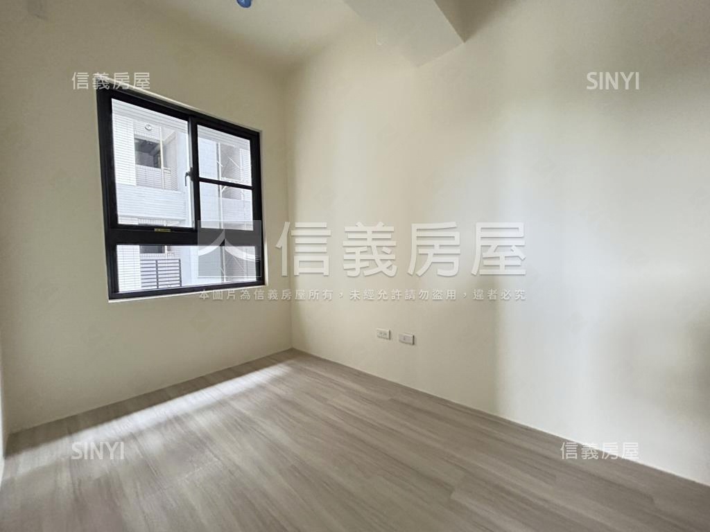 全新交屋！低總價三房車位房屋室內格局與周邊環境