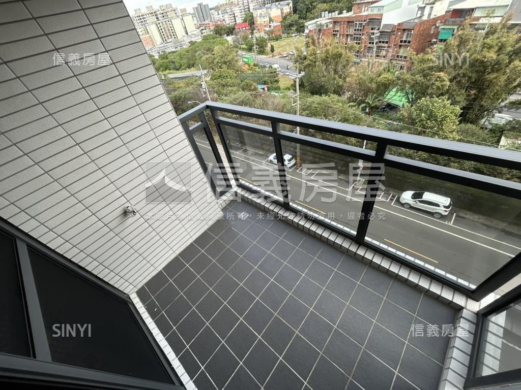 全新交屋！低總價三房車位房屋室內格局與周邊環境