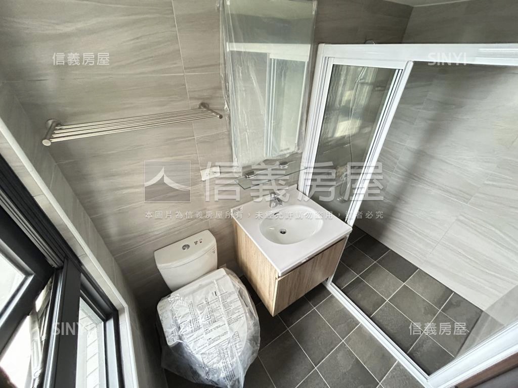 全新交屋！低總價三房車位房屋室內格局與周邊環境