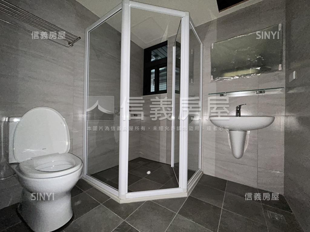 全新交屋！低總價三房車位房屋室內格局與周邊環境