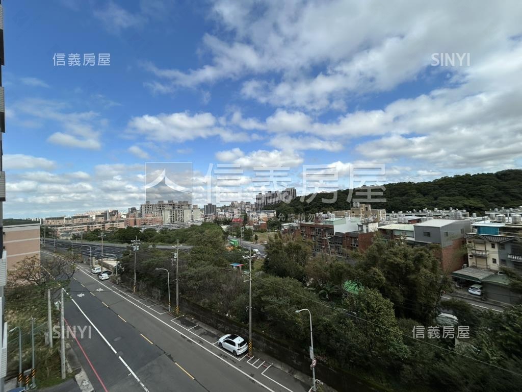 全新交屋！低總價三房車位房屋室內格局與周邊環境