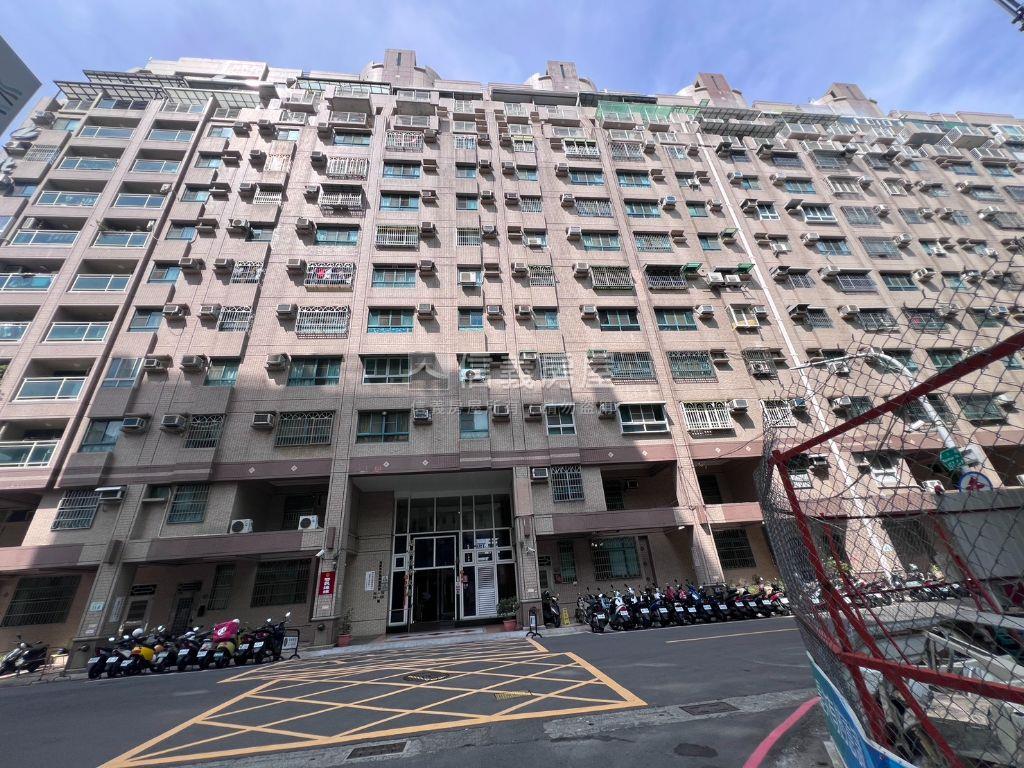 站前北京靚美三房車位房屋室內格局與周邊環境