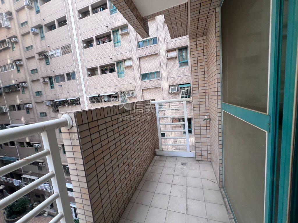 站前北京靚美三房車位房屋室內格局與周邊環境