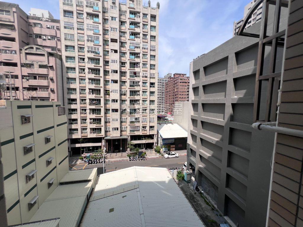 站前北京靚美三房車位房屋室內格局與周邊環境
