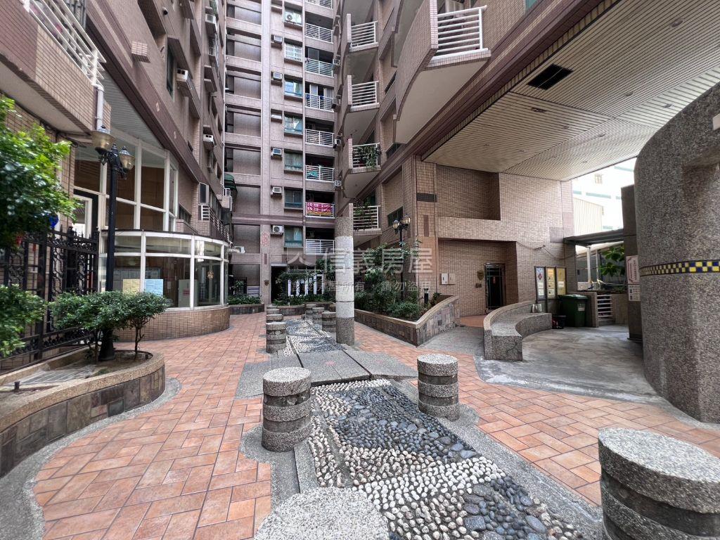 站前北京靚美三房車位房屋室內格局與周邊環境