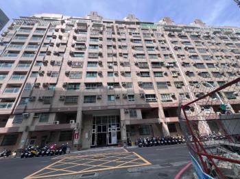 站前北京靚美三房車位