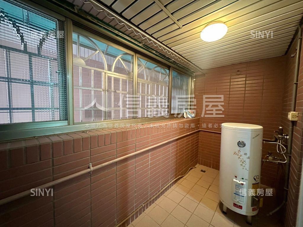 左營稀有邊間金店配平車房屋室內格局與周邊環境