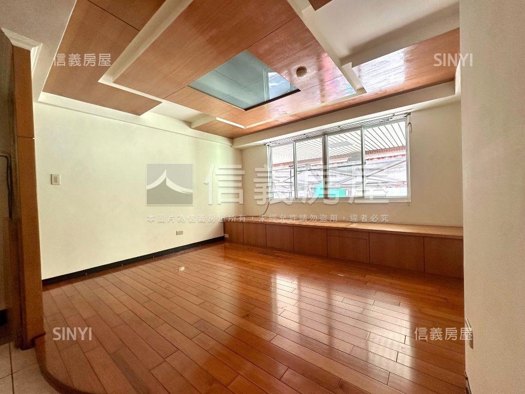 左營稀有邊間金店配平車房屋室內格局與周邊環境