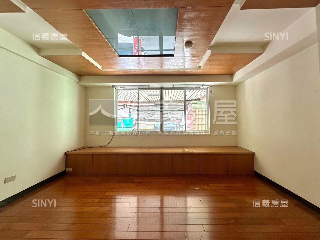 左營稀有邊間金店配平車房屋室內格局與周邊環境