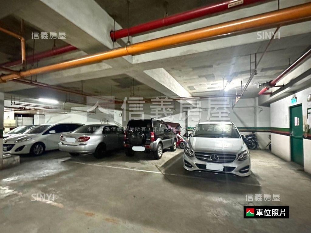 左營稀有邊間金店配平車房屋室內格局與周邊環境