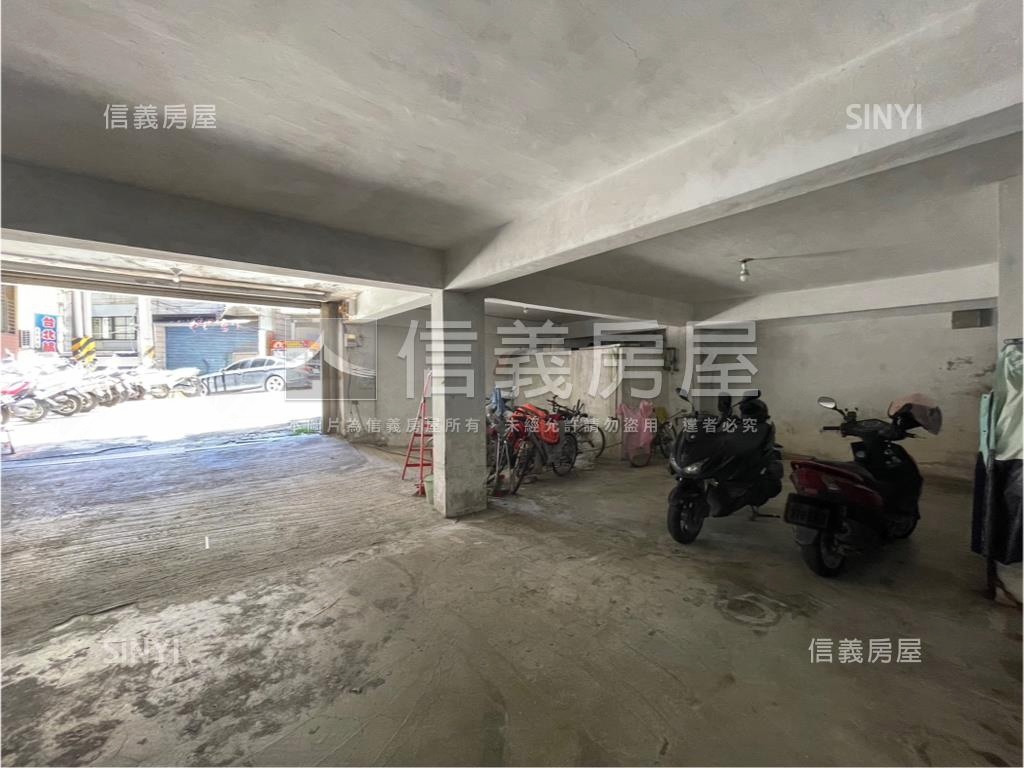 公寓平面車位，我鮮少遇見房屋室內格局與周邊環境