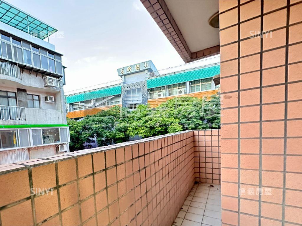 金牌傳家華廈房屋室內格局與周邊環境