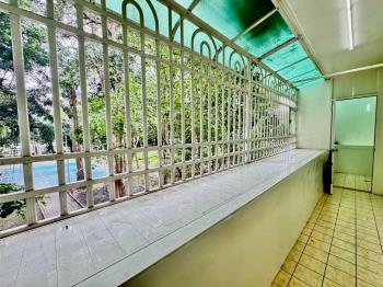 南雅西路公園旁美妝三樓