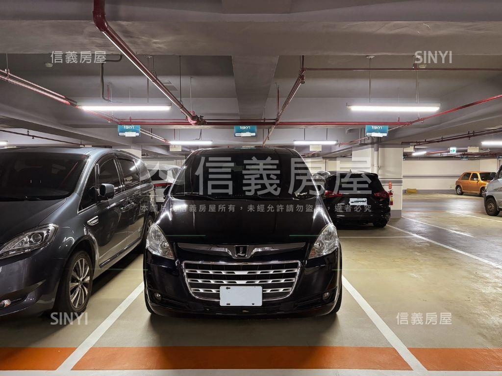 晴空景觀三房車位房屋室內格局與周邊環境