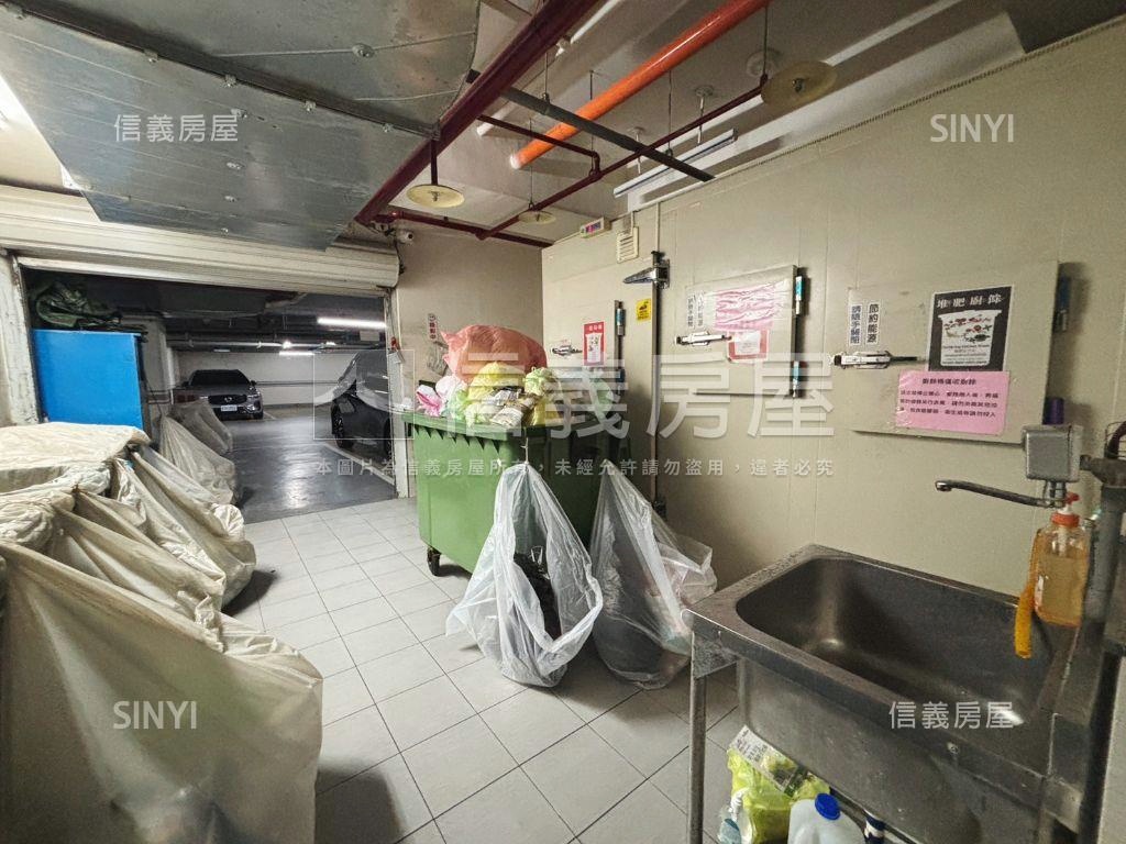 晴空景觀三房車位房屋室內格局與周邊環境