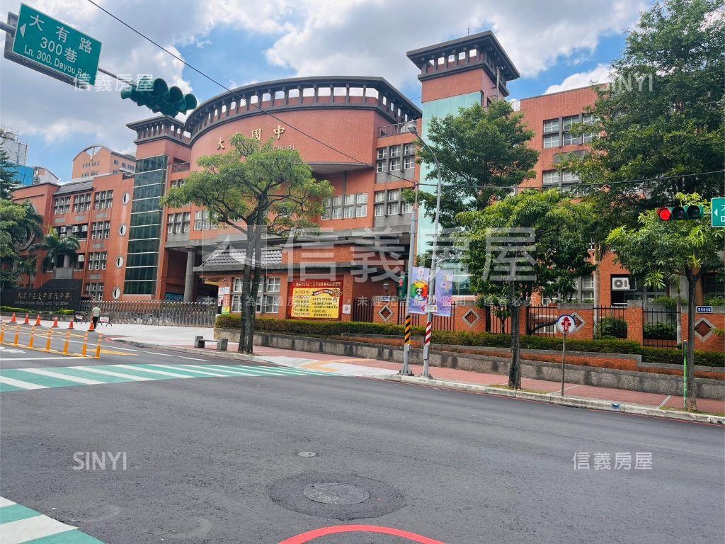 熱鬧商圈面寬約７米店面房屋室內格局與周邊環境