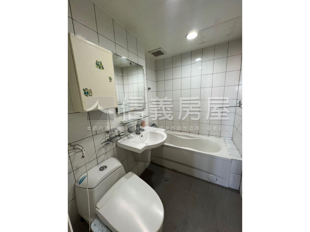 中正路景觀三房先看這間房屋室內格局與周邊環境