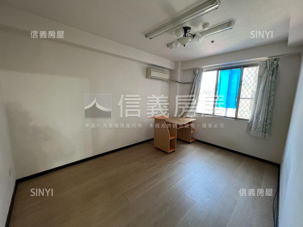 中正路景觀三房先看這間房屋室內格局與周邊環境