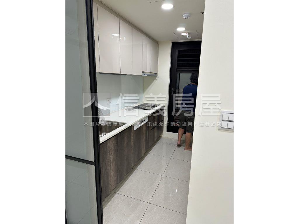 鴻柏虹光高樓視野３房房屋室內格局與周邊環境