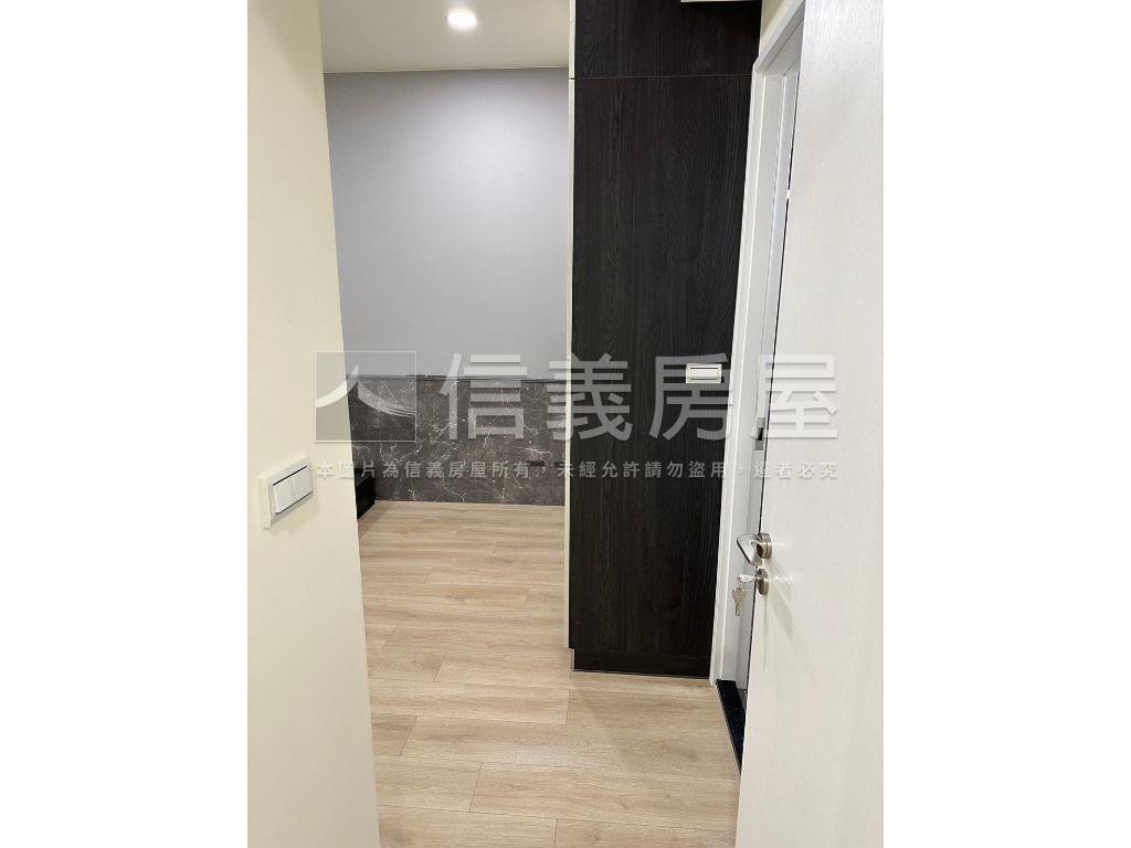 鴻柏虹光高樓視野３房房屋室內格局與周邊環境