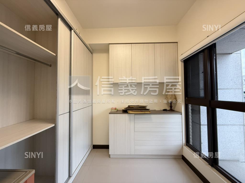 專任☆電梯溫馨２房有車位房屋室內格局與周邊環境