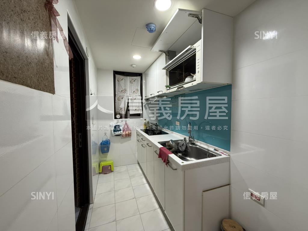 專任☆電梯溫馨２房有車位房屋室內格局與周邊環境
