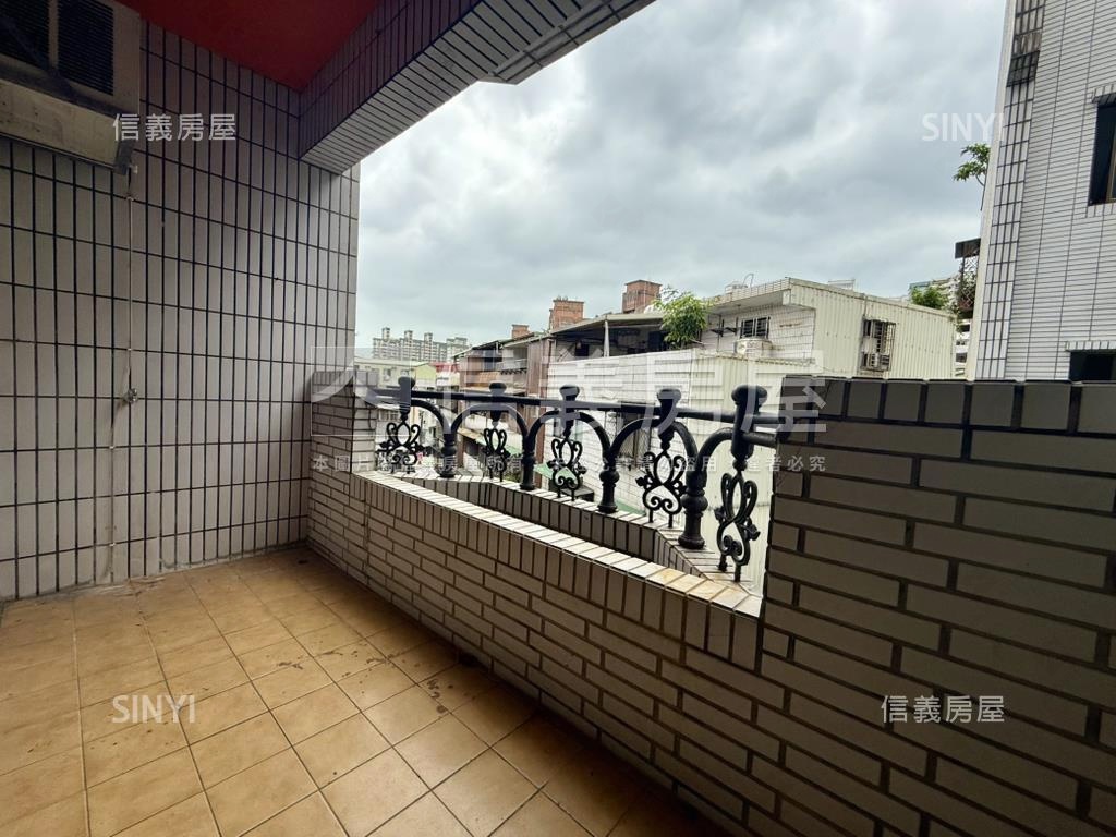 淡水捷運邊間公寓雙衛開窗房屋室內格局與周邊環境