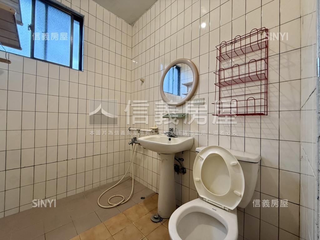 淡水捷運邊間公寓雙衛開窗房屋室內格局與周邊環境