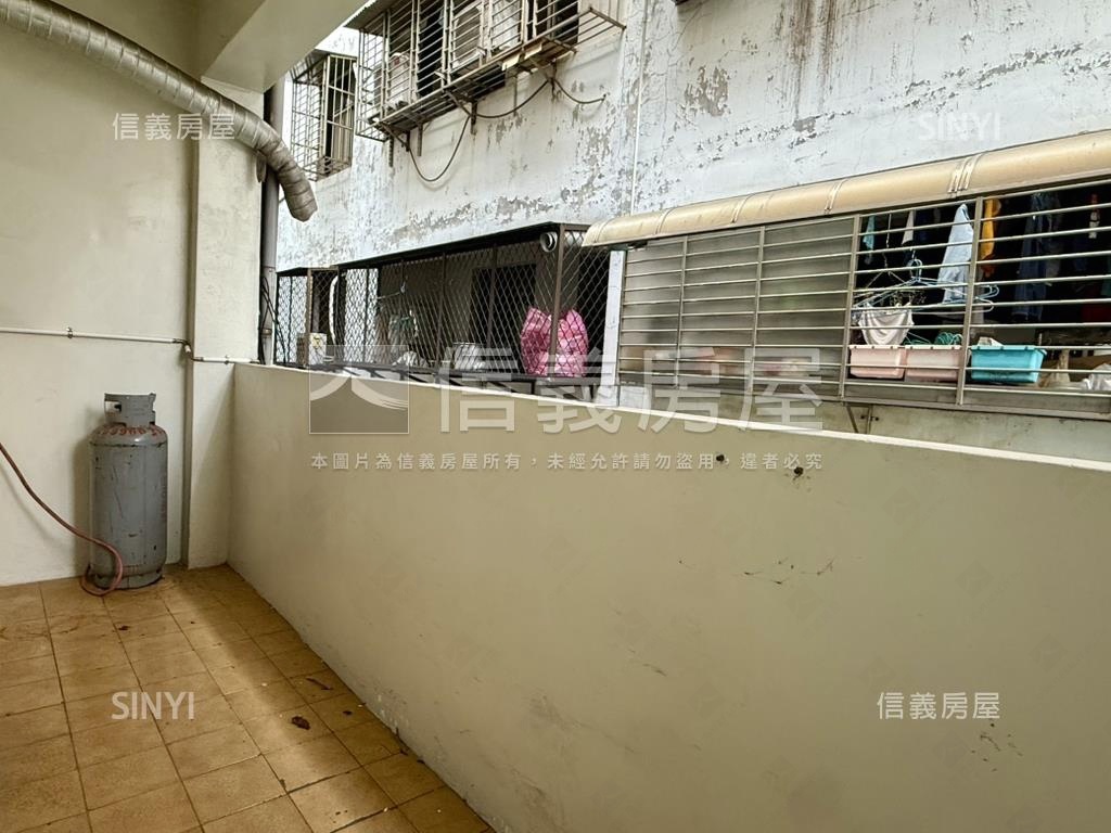 淡水捷運邊間公寓雙衛開窗房屋室內格局與周邊環境