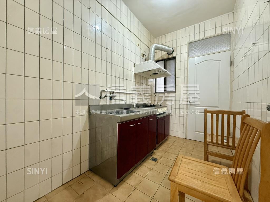 淡水捷運邊間公寓雙衛開窗房屋室內格局與周邊環境