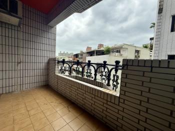 淡水捷運邊間公寓雙衛開窗