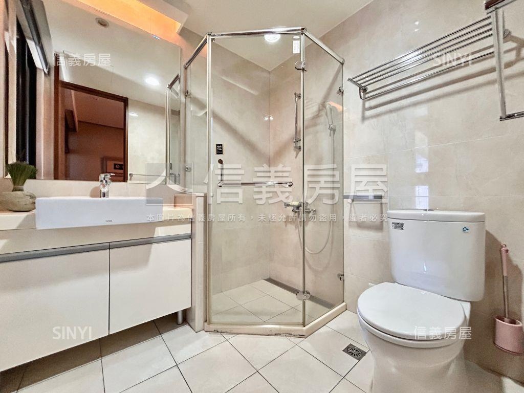 全坤國際館高樓４房車位房屋室內格局與周邊環境