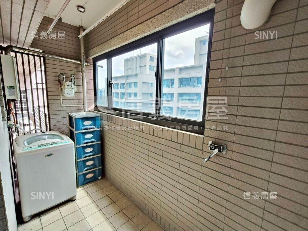 次頂樓視野四房雙平車房屋室內格局與周邊環境