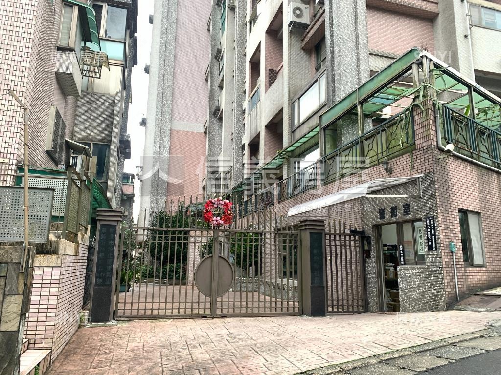 近南港絕美景觀五米新奇屋房屋室內格局與周邊環境