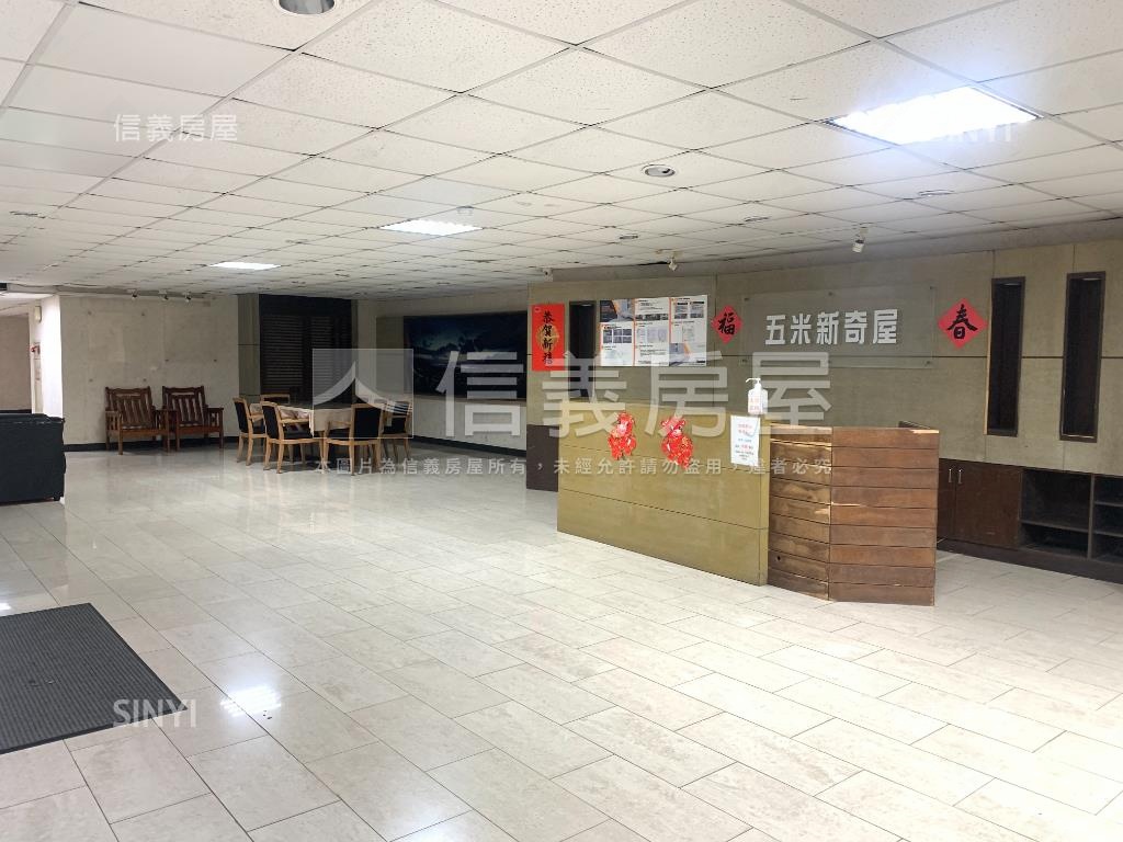 近南港絕美景觀五米新奇屋房屋室內格局與周邊環境