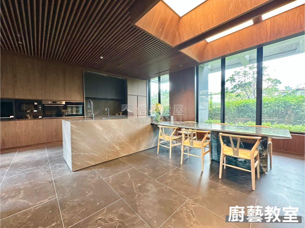 新美齊画世代悠活２房車位房屋室內格局與周邊環境