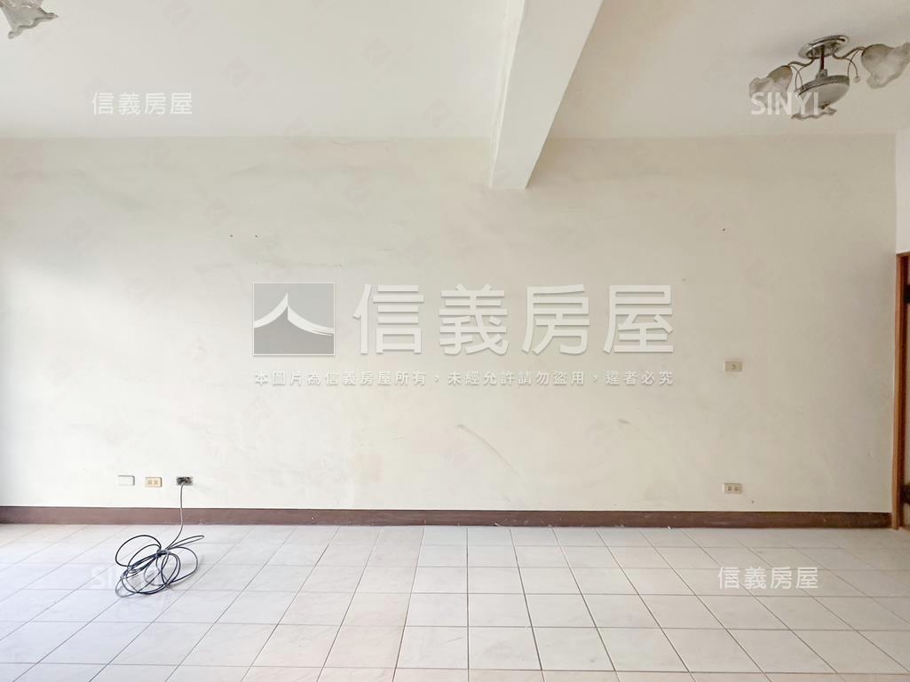 正路近學校美透天車墅房屋室內格局與周邊環境
