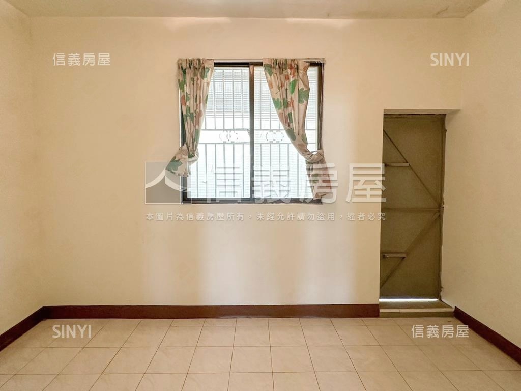 正路近學校美透天車墅房屋室內格局與周邊環境